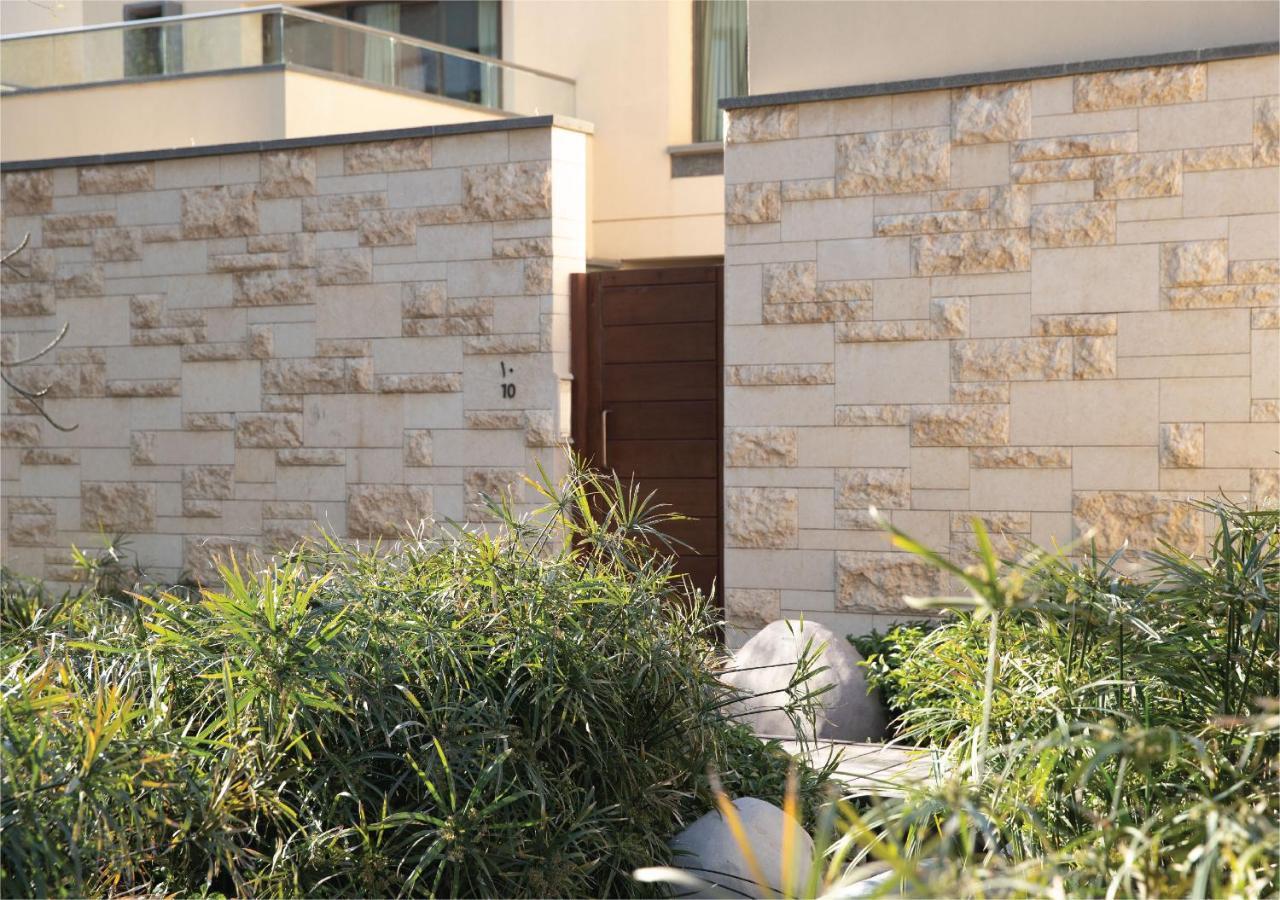 Jumeirah Messilah Beach Kuwait Kuwait City Exterior photo A house in the village