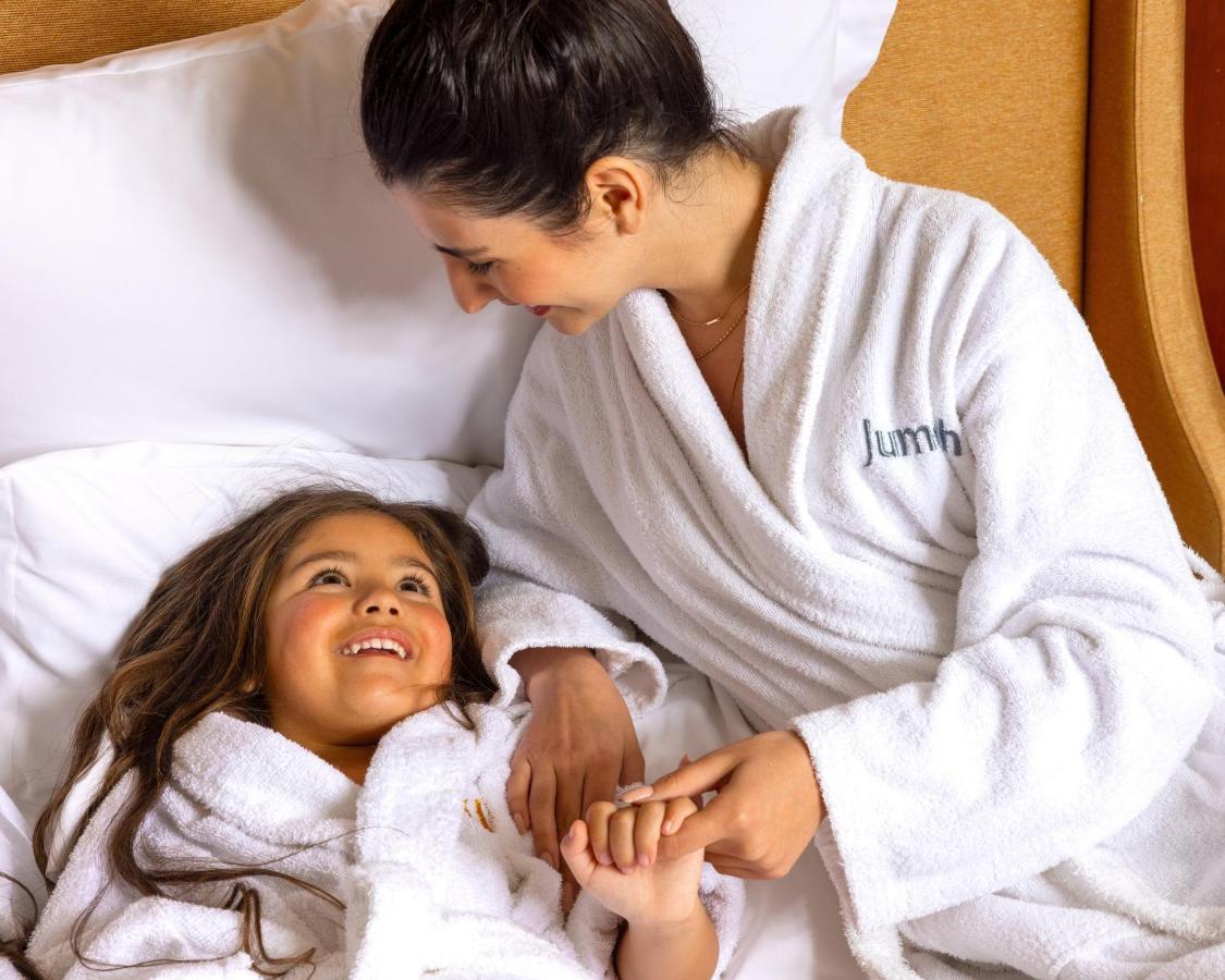 Jumeirah Messilah Beach Kuwait Kuwait City Exterior photo A mother and daughter wearing bathrobes