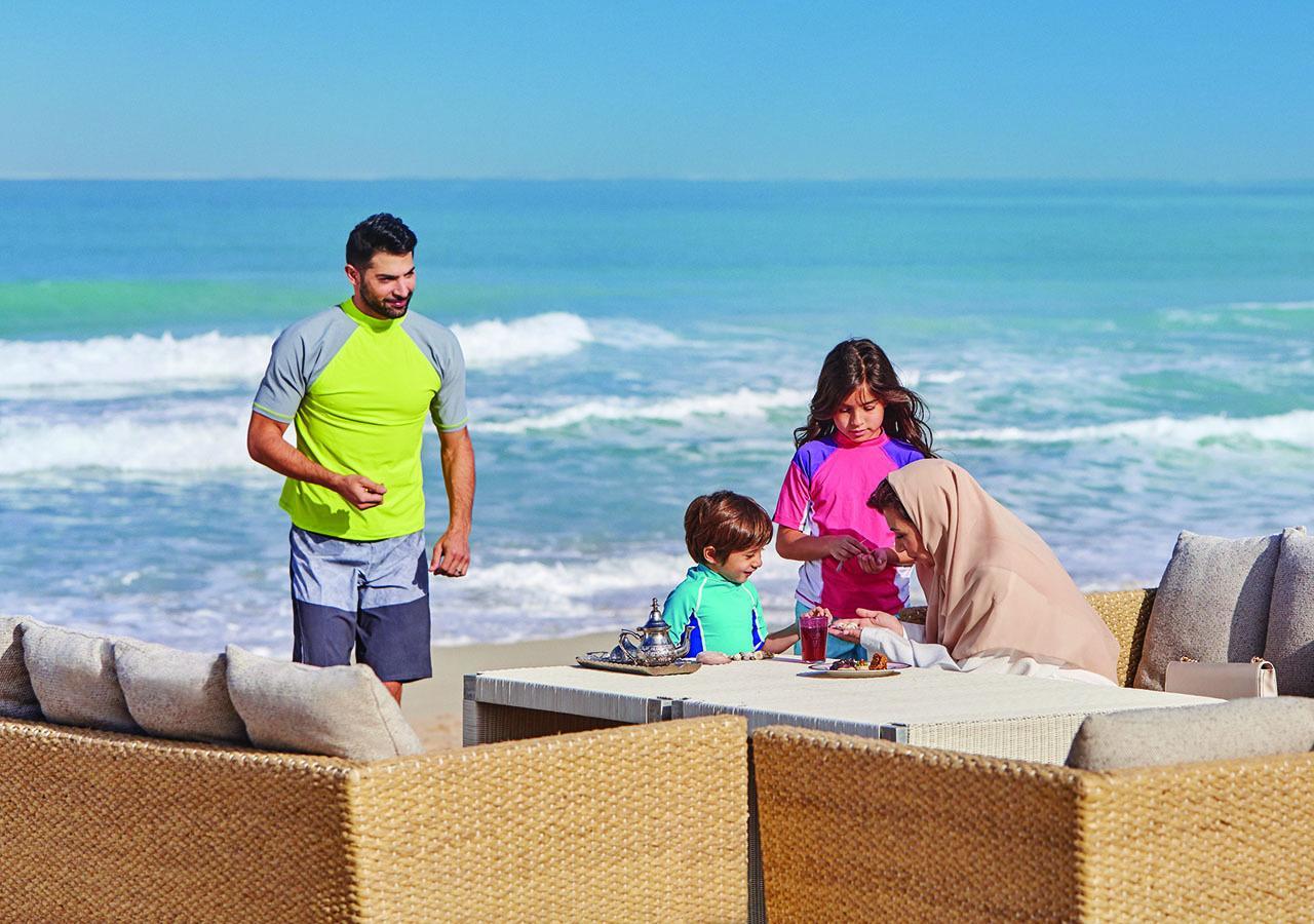 Jumeirah Messilah Beach Kuwait Kuwait City Exterior photo Family at the beach