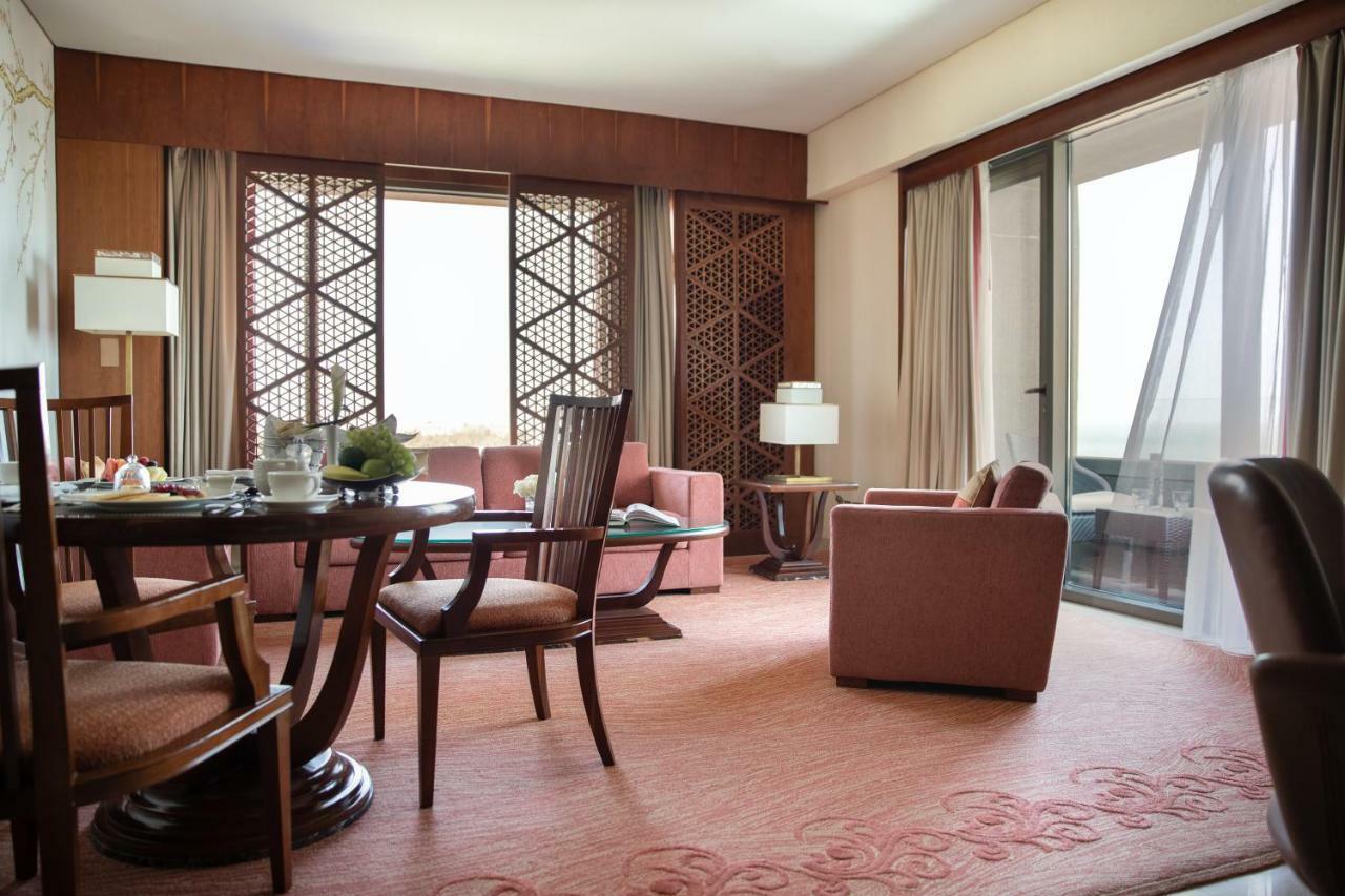 Jumeirah Messilah Beach Kuwait Kuwait City Exterior photo A suite at the hotel